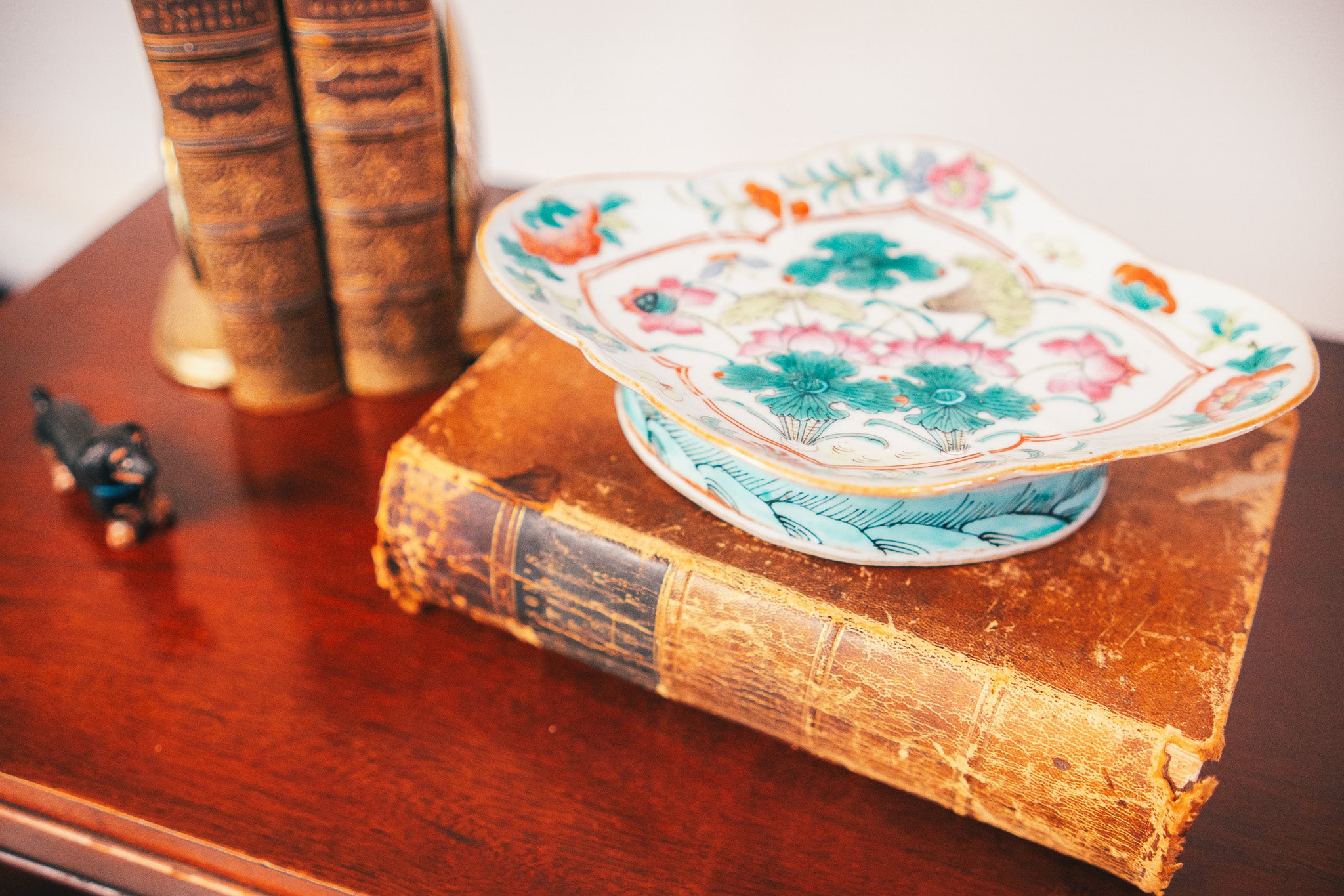 Antique Chinese Export Porcelain Hand Painted Footed Fruit Bowl